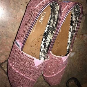 Women’s toms size 6